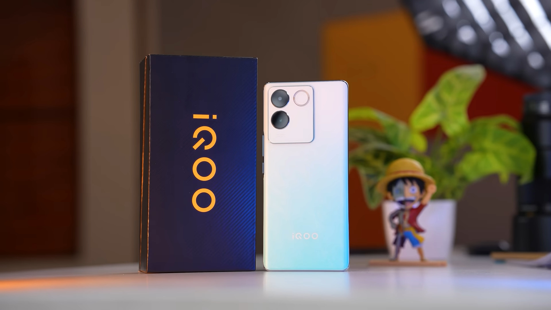 Unveiling the iQOO Z7 Pro: 4 Compelling Reasons to Embrace the Future of Mid-Range Smartphones, and 1 Consideration