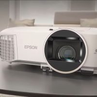 "Revolutionary LCD Projector Unveiled: Netflix-Certified Smart Cinema at Your Fingertips"