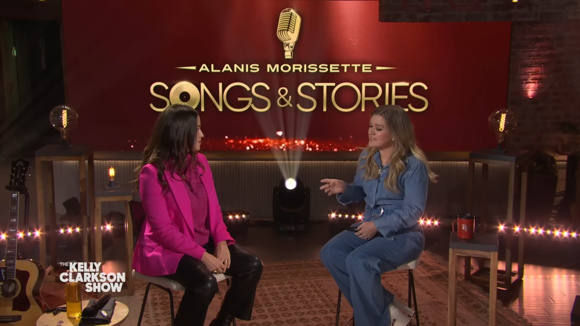 Exploring the Power of Words: Kelly Clarkson's Tribute to Alanis Morissette