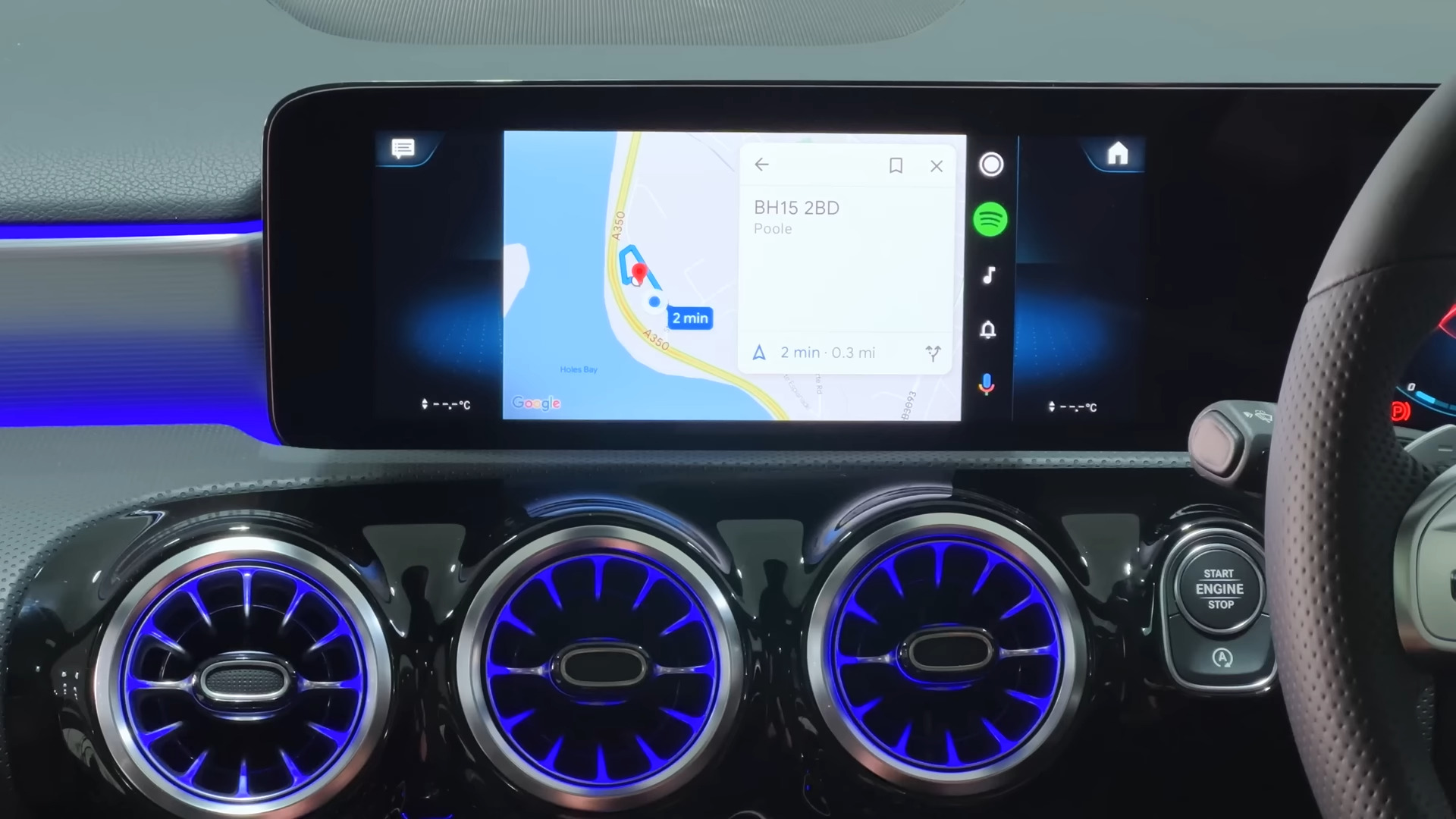 "The Vanishing Act of Android Auto's Vital Navigation Bar"