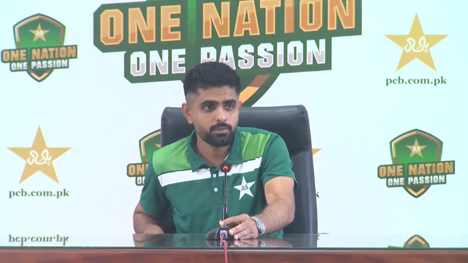 Babar Azam's Stunning Run-Chase Falls Short, Leaving Shoaib Akhtar Disheartened as 'I’m Trusting King Babar' Video Goes Viral