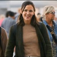 Unbuttoned Elegance: Jennifer Garner's Airport Style