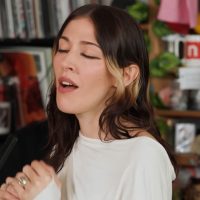 Caroline Polachek's Mesmerizing Performance at NPR's "Tiny Desk Concert"