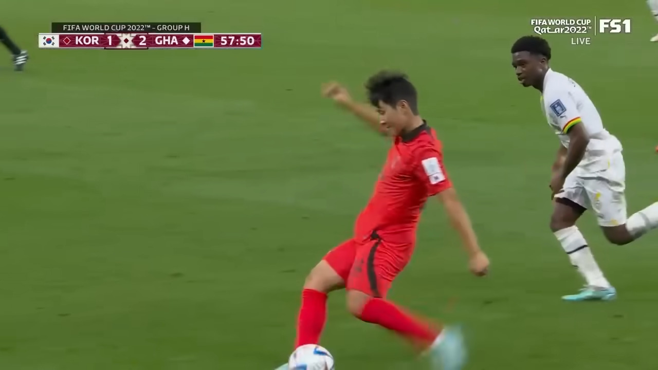 "South Korea's National Football Team: Witnessing the Excitement of Japan 2-0 Tunisia in a Friendly Match"