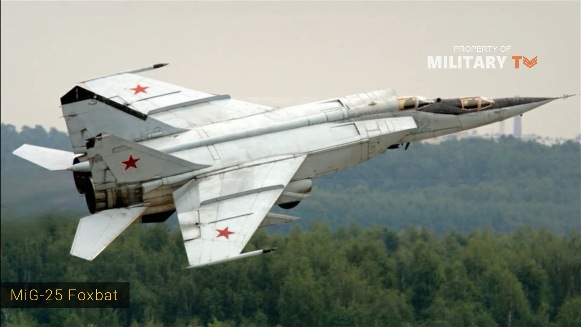 "Mikoyan MiG-31: Russia's Escort for Norwegian Plane Over Barents Sea"