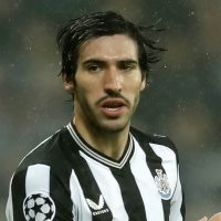 "Newcastle's Head Coach Howe's Dilemma: Sandro Tonali's Unexpected Ban"